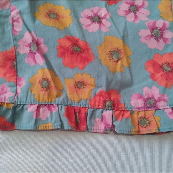 Carole Little Petites Colorful Floral Print Ruffled Hem Maximalist Capri Pants - Picture 9 of 12